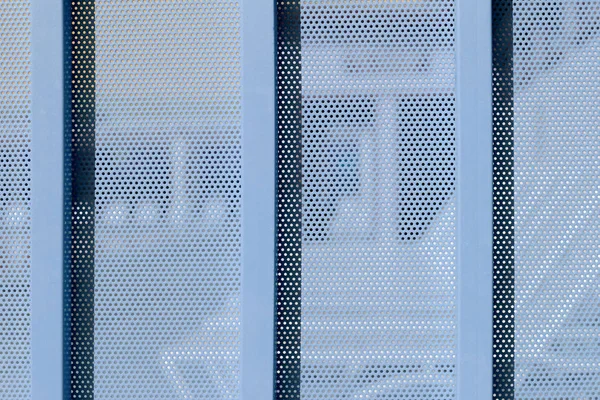 arka plan sayfası dairesel delikli çizgilerle kaplanmış metal