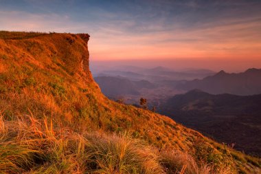 En yüksek dağı ve Phu chi, cennet ile günbatımı manzara