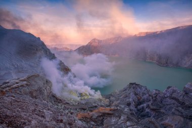 Kawah Ijen'de volkan Doğu Java, Endonezya.