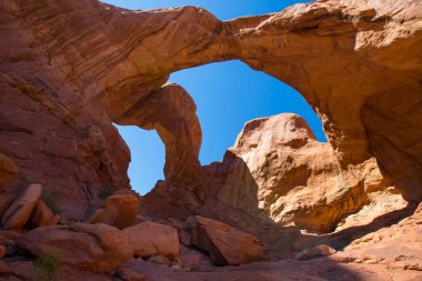 Utah, Arches Ulusal Parkı 'nda Çifte Kemer.