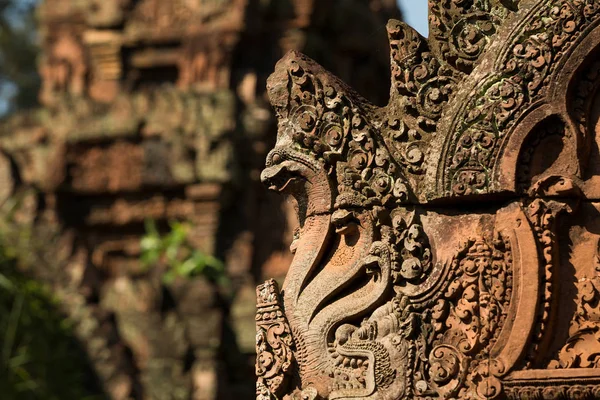 Σκάλισμα λεπτομέρειες στο ναό Banteay Srei Angkor — Φωτογραφία Αρχείου