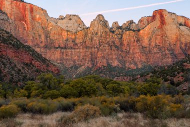 Virgin, Zion National Park, Utah kuleleri şafakta