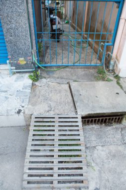 Destek devre dışı tekerlekli sandalye insanlar için rampa yol.