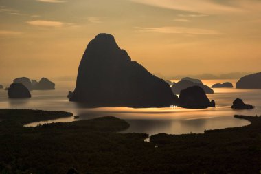Samet Nangshe bakış açısıyla Phang Nga Körfezi görünümü