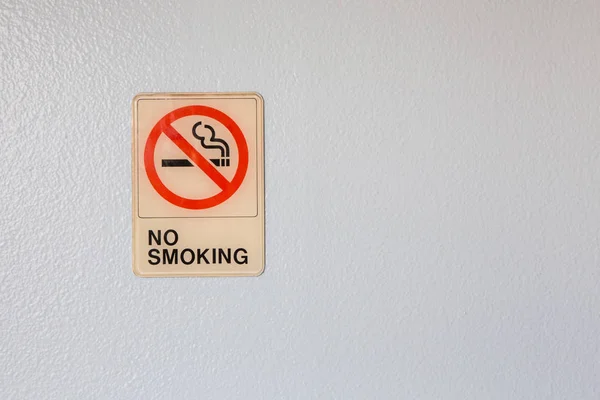 Sigara işareti yok.