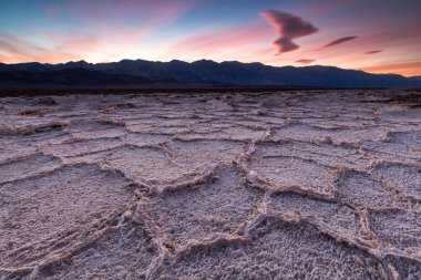 Badwater Havzası, Death Valley, Kaliforniya, ABD.