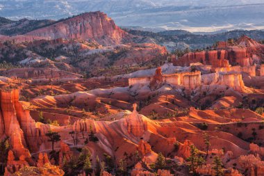Scenic view of red sandstone hoodoos in Bryce Canyon National Pa clipart