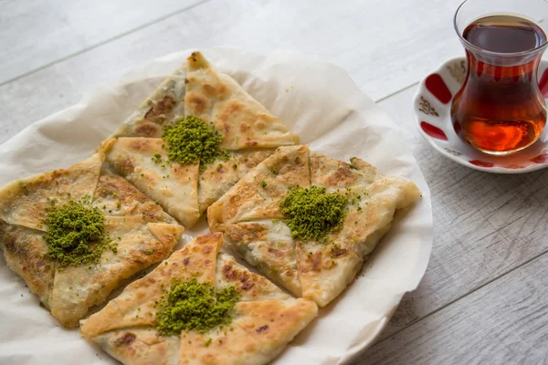 Turkish Dessert Katmer with Tea — Stock Photo, Image