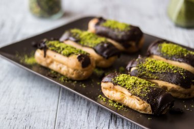 Fıstık tozlu Ekler Pasta / Çikolatalı Donut
