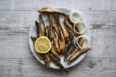 Türk kırmızı Tava / kızarmış hamsi