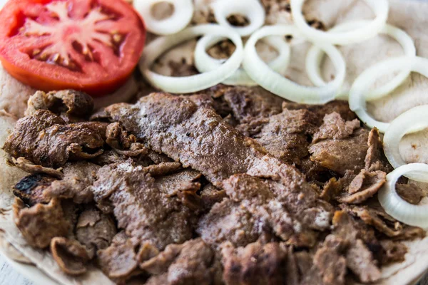 Donateur turc Kebab sur un boeuf lavash / Shawarma — Photo