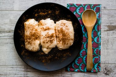 Türk tatlı Tavuk etli / tavuk göğsü süt puding.