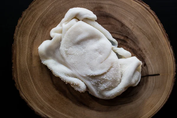 Raw Tripe / iskembe on a wooden surface — Stockfoto