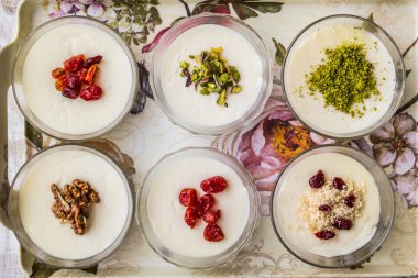 Türk tatlı Muhallebi / ev yapımı puding.