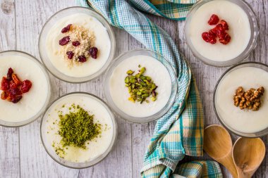 Türk tatlı Muhallebi / ev yapımı puding.