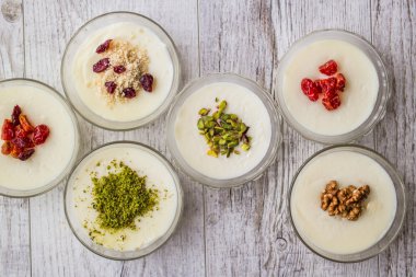 Türk tatlı Muhallebi / ev yapımı puding.