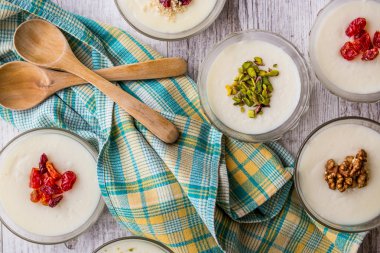 Türk tatlı Muhallebi / ev yapımı puding.
