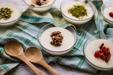 Türk tatlı Muhallebi / ev yapımı puding.