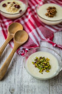 Türk tatlı Muhallebi / ev yapımı puding.