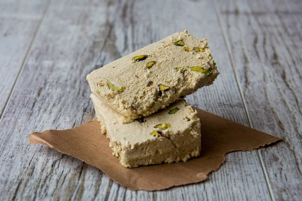 Sneetjes Halva met pinda. — Stockfoto