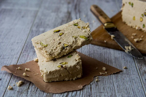 Slices of Halva with peanut. — Stock Photo, Image