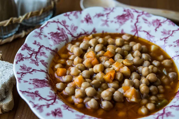 Turco Nohut Pilaki / Guiso de garbanzos . — Foto de Stock