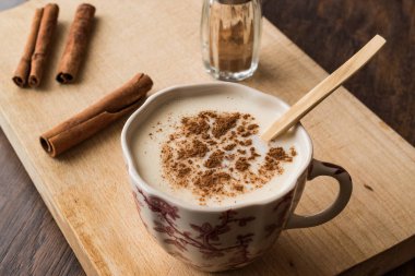 Tarçın ile Türk Salep / Noel yumurta likörü