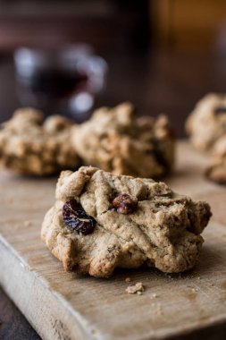 Kuru üzüm, fındık ve kahve ile ev yapımı tatlılar