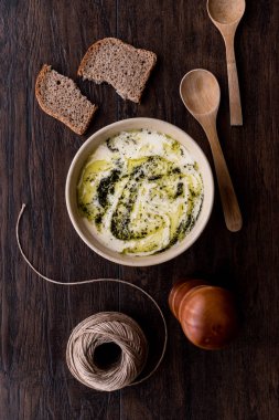 Türk Yayla veya nane sosu (cacık ile yoğurt çorbası)