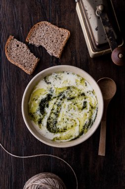 Türk Yayla veya nane sosu (cacık ile yoğurt çorbası)
