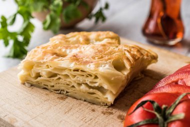 Su tarifi / Türk Patty domates ve yeşillik ile.