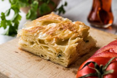 Su tarifi / Türk Patty domates ve yeşillik ile.