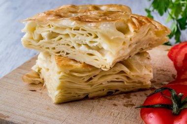 Su tarifi / Türk Patty domates ve yeşillik ile.