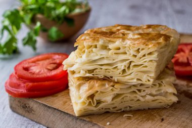 Su tarifi / Türk Patty domates ve yeşillik ile.