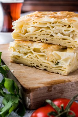 Su tarifi / Türk Patty domates ve yeşillik ile.