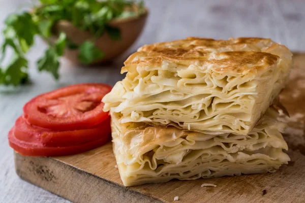 Su tarifi / Türk Patty domates ve yeşillik ile.