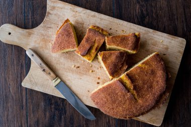 Türk Mısır ekmeği / Misir Ekmegi ahşap surfac üzerinde