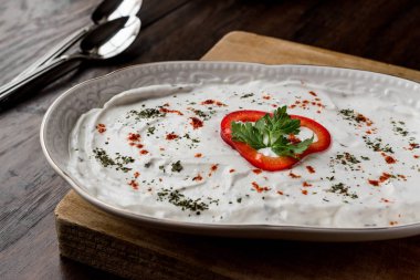 Yoğurt (cacık ile Türk meze Haydari)