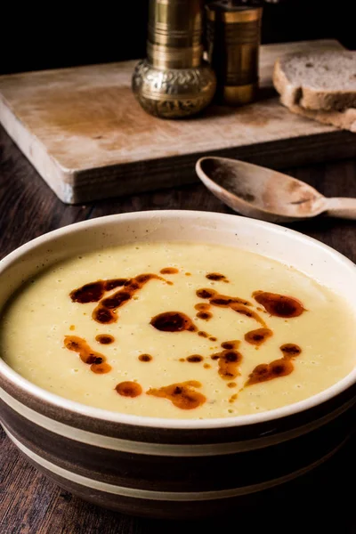 Turkse Linzensoep met gebakken botersaus / Mercimek corbasi — Stockfoto