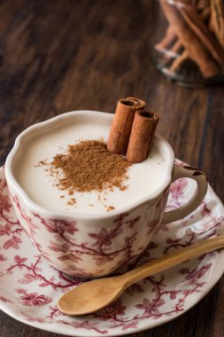 Türk Salep veya tarçın ile Sahlep / Noel yumurta likörü