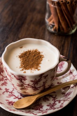 Türk Salep veya tarçın ile Sahlep / Noel yumurta likörü