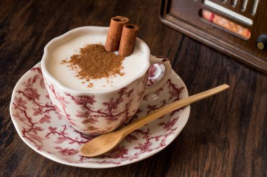 Türk Salep veya tarçın ile Sahlep / Noel yumurta likörü
