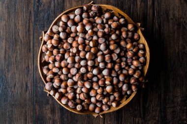 Ahşap kase fındık yığınını. Üstten Görünüm. Kopya alanı.