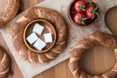 Türk simit Simit peynir ve domates ile