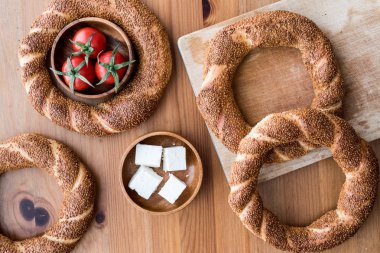 Türk simit Simit peynir ve domates ile