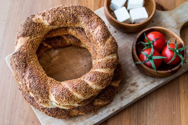 Türk simit Simit peynir ve domates ile