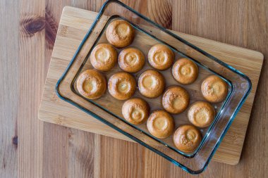 Türk tatlı Sekerpare şerbet / kalın şurubu daldırma yumuşak pasta pişmiş