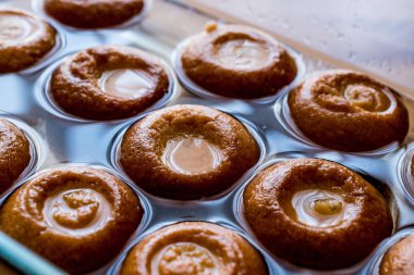 Türk tatlı Sekerpare şerbet / kalın şurubu daldırma yumuşak pasta pişmiş