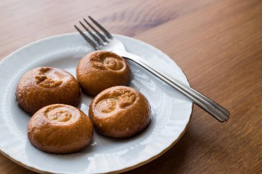 Türk tatlı Sekerpare / küçük kek şerbeti şurubu ile