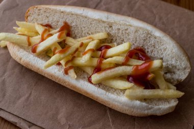 Türk Patso Burger / sandviç patates ve ketçap ile